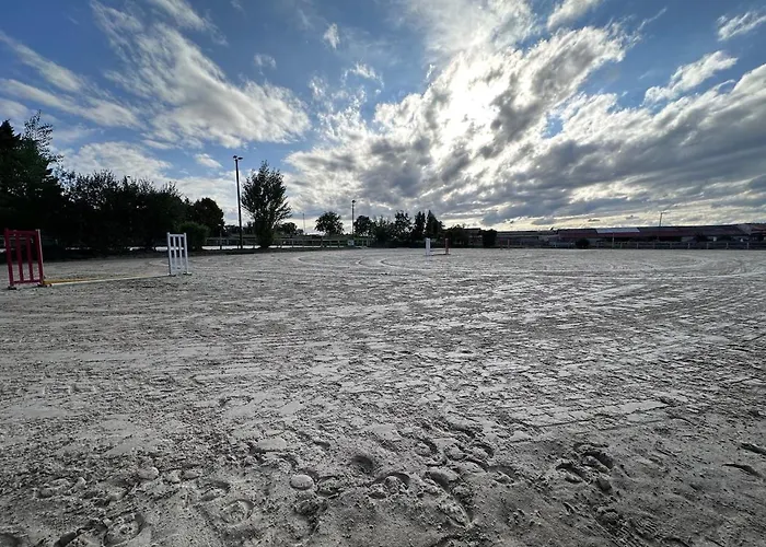 Unique 3 Centre Equestre & Snack 公寓